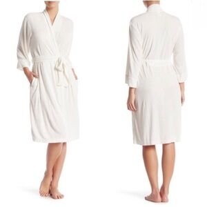 N by Natori Pearl White terry lounge / spa robe Size Medium
